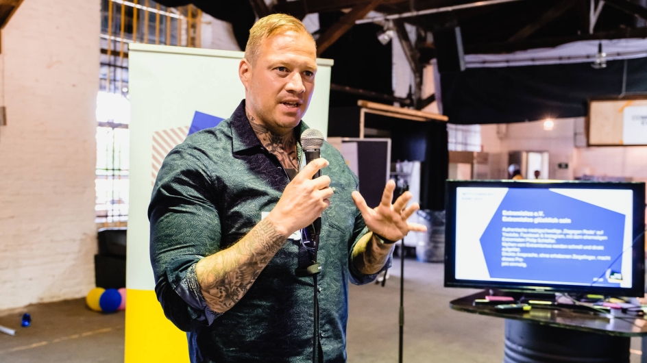 #CE19